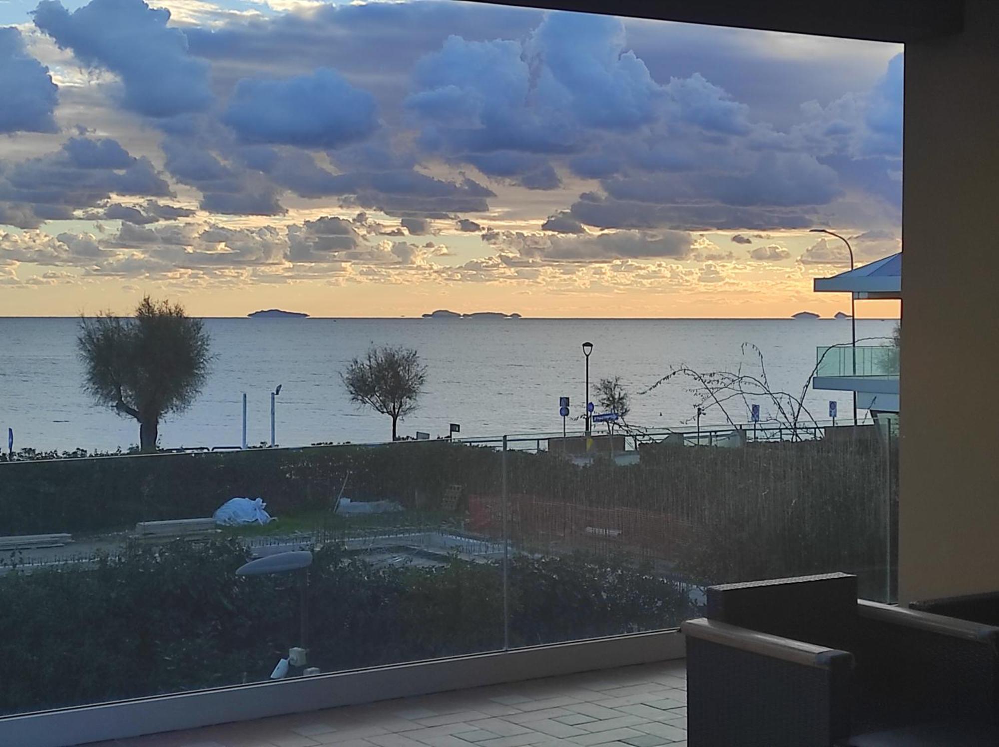 Stella Di Mare Villa แตร์ราชินา ภายนอก รูปภาพ